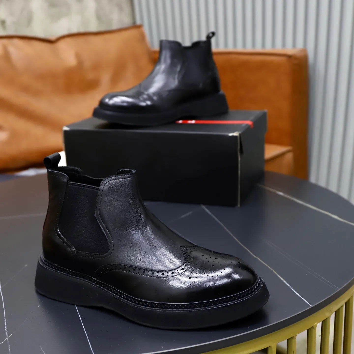 Ex-factory price: 680💰🙅‍♂️🙅‍♂️🙅‍♂️Fellow lining Cowhide lining Brand: PRADA Standard code: 38-44 (45 customized) Grade: Same style as the official website Material: Original high-grade cowhide surface Comfortable velvet lining Cowhide lining optional Non-slip soft wear-resistant outsole Style category: Men's fashionable casual boots Distinguished luxury brand elements Top luxury color: actual picture color